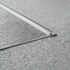 BAUHAUS LOGOCLIC Einfassleiste Grau, 1 M X 26 Mm X 3 Mm, Montageart: Kleben